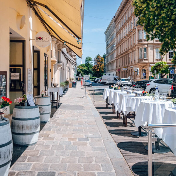 IL TORO Eventlocation 1010 Wien Schanigarten im Sommer